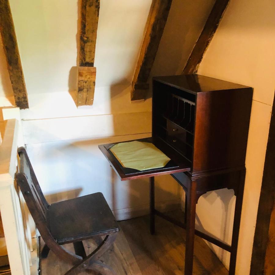 Tudor House - Double Room - Shared Bathroom Goff's Oak Luaran gambar