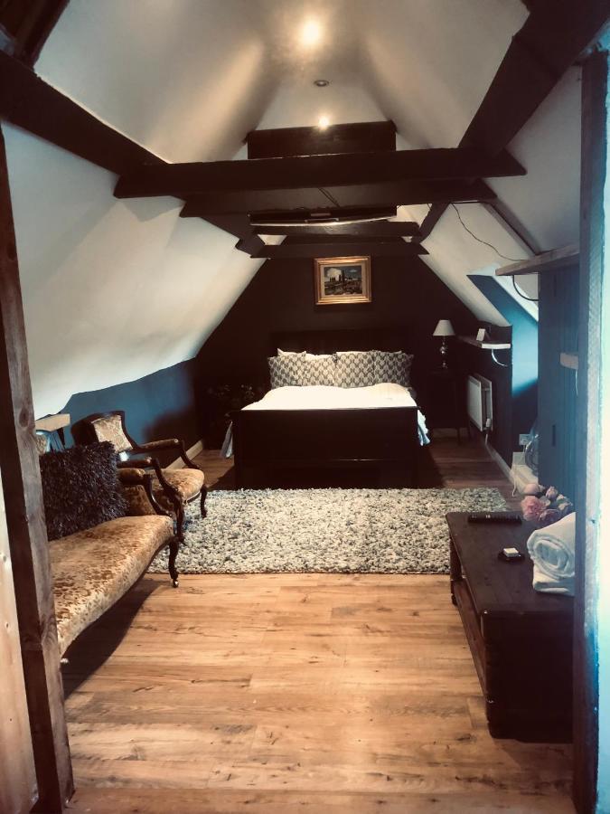 Tudor House - Double Room - Shared Bathroom Goff's Oak Luaran gambar