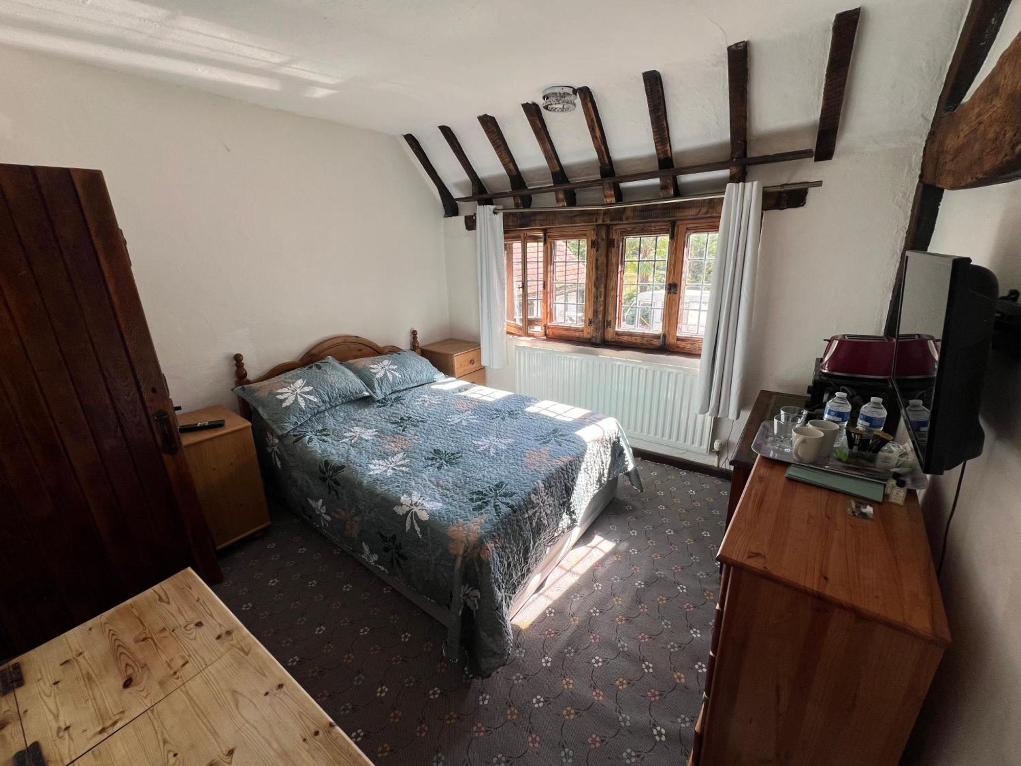 Tudor House - Double Room - Shared Bathroom Goff's Oak Luaran gambar