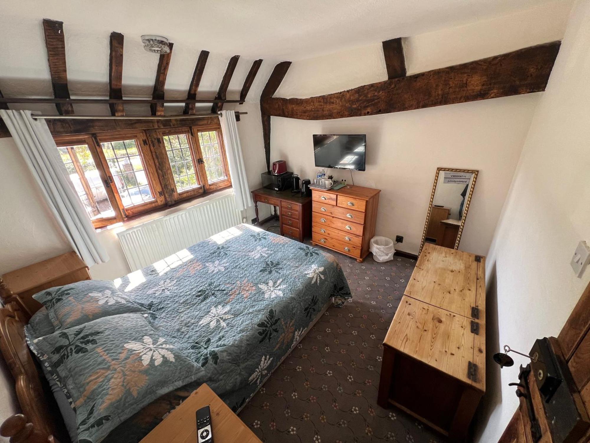 Tudor House - Double Room - Shared Bathroom Goff's Oak Luaran gambar